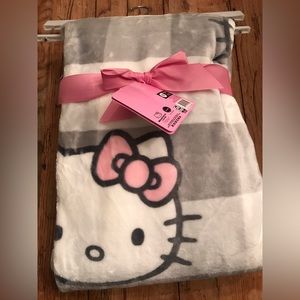 Hello kitty throw NWT!